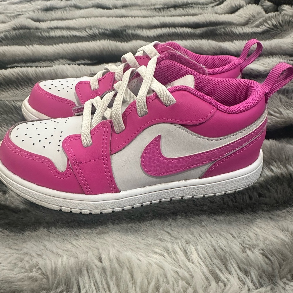 Pink and white Nike kids’ Dunk low, like new size 10C
